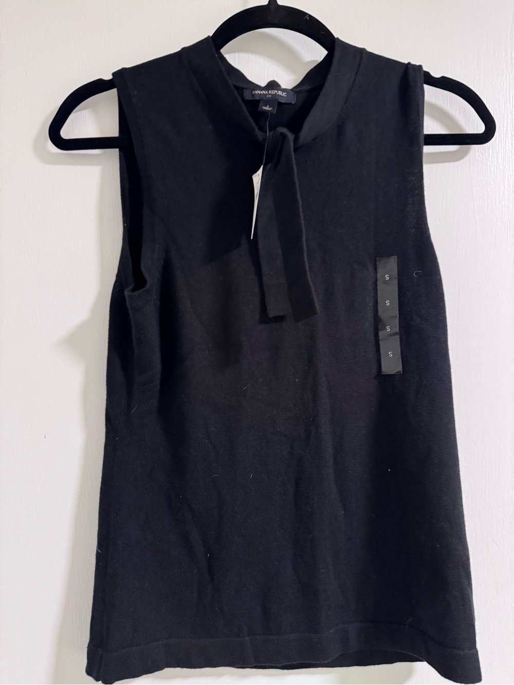 Banana Republic Black  Tie-Neck Sleeveless Top Size S Y2K Ascot Bow NWT Tank top